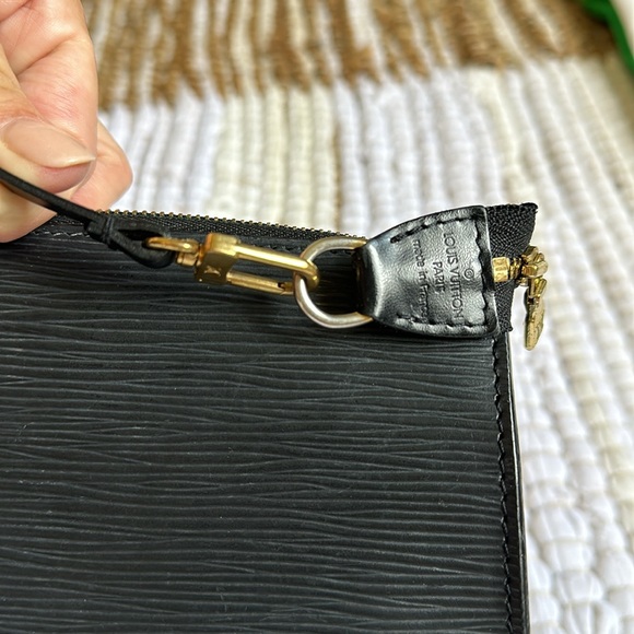 COPY - Louis Vuitton Epi Pouchette - Picture 4 of 15